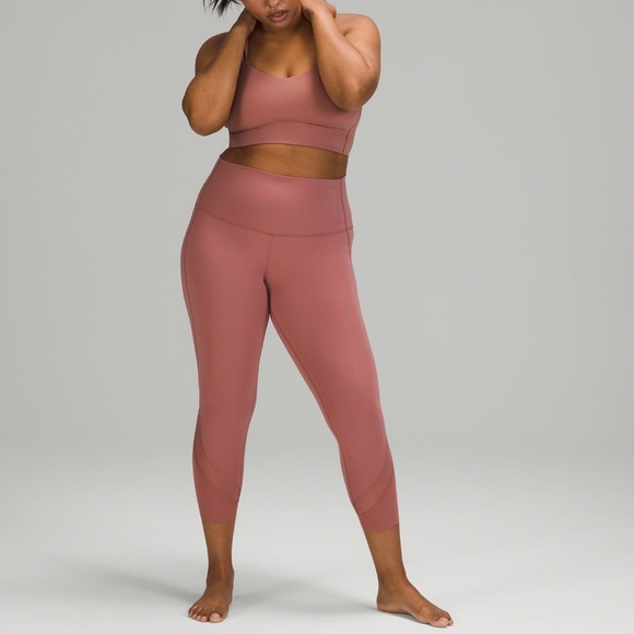 đź’–SALEđź’– đź’–Wunder Under Scalloped Hem High-Rise
Crop 23" *Full-On Luxtreme - Picture 3 of 4